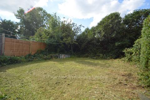 4 bedroom terraced house to rent - Trenic Crescent, Hyde Park LS6