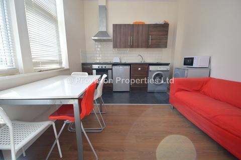 3 bedroom flat to rent, Moorland Avenue, Hyde Park LS6