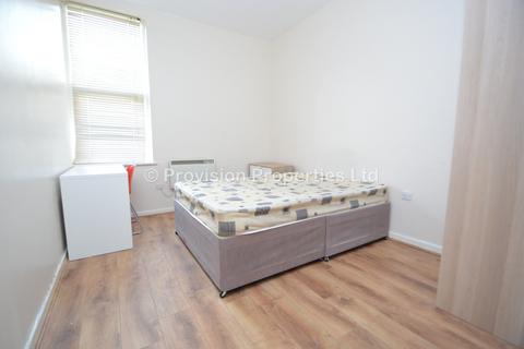 3 bedroom flat to rent, Moorland Avenue, Hyde Park LS6