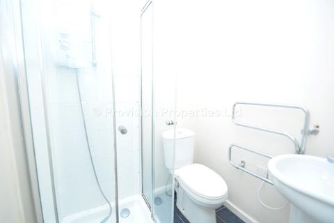 3 bedroom flat to rent, Moorland Avenue, Hyde Park LS6