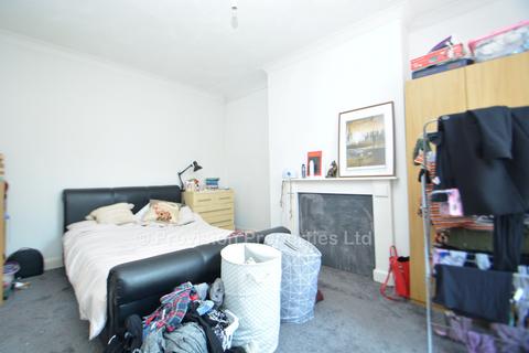 2 bedroom terraced house to rent, Harold Grove, Hyde Park LS6