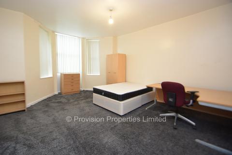 3 bedroom flat to rent, Cardigan Road, Headingley LS6