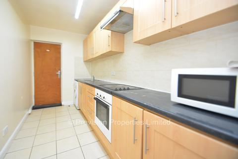 3 bedroom flat to rent, Cardigan Road, Headingley LS6