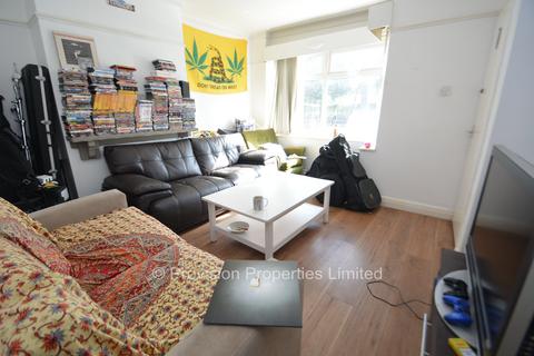 4 bedroom townhouse to rent - Park View Road, Burley LS4