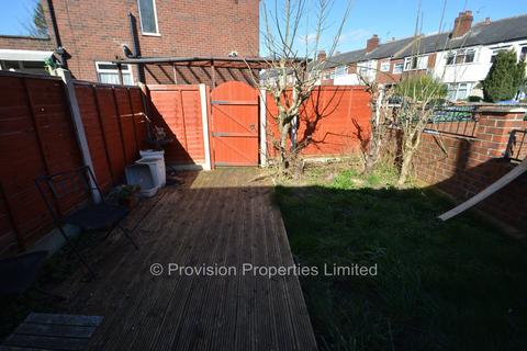 4 bedroom townhouse to rent - Park View Road, Burley LS4