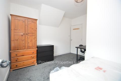 4 bedroom townhouse to rent, Park View Road, Burley LS4