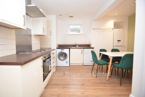 6 bedroom terraced house to rent, Ridgeway Terrace, Woodhouse LS6