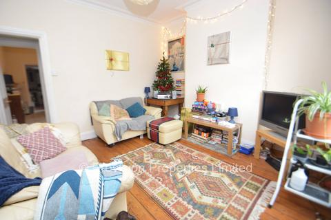 3 bedroom terraced house to rent, Carberry Terrace, Hyde Park LS6