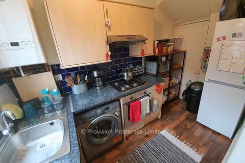 2 bedroom terraced house to rent, Harold View, Hyde Park LS6