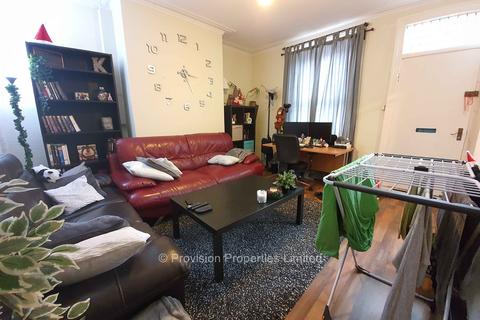 2 bedroom terraced house to rent, Harold View, Hyde Park LS6