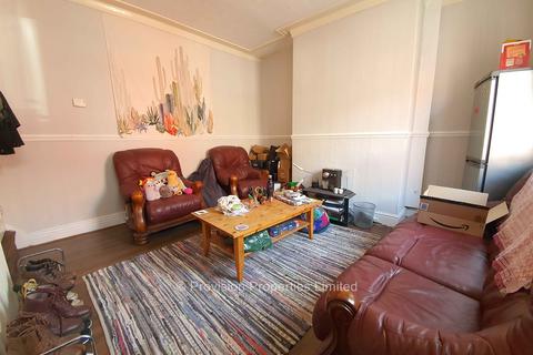2 bedroom terraced house to rent, Harold Place, Hyde Park LS6