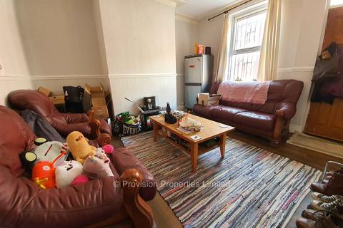 2 bedroom terraced house to rent, Harold Place, Hyde Park LS6