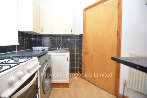 2 bedroom end of terrace house to rent, Autumn Terrace, Hyde Park LS6