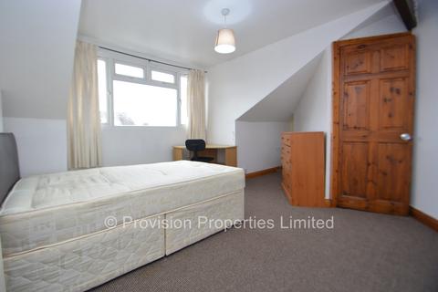 2 bedroom end of terrace house to rent, Autumn Terrace, Hyde Park LS6