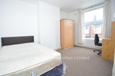 2 bedroom end of terrace house to rent, Autumn Terrace, Hyde Park LS6