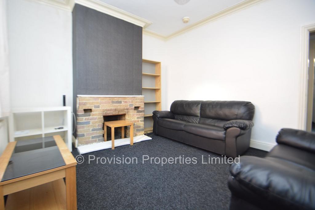 Carberry Terrace, Hyde Park LS6 2 bed terraced house to rent £970 pcm