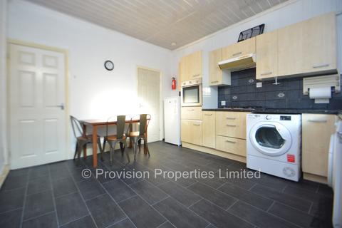 2 bedroom terraced house to rent, Carberry Terrace, Hyde Park LS6