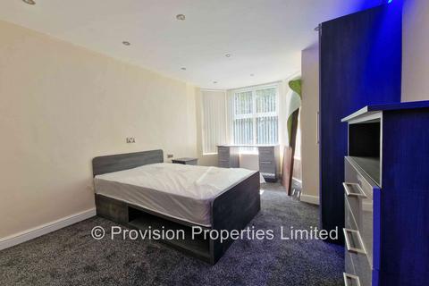 4 bedroom flat to rent, Cliff Road, Woodhouse LS6
