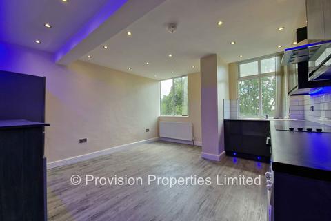 3 bedroom flat to rent, Cliff Road, Woodhouse LS6