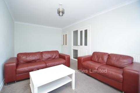 2 bedroom flat to rent, Foxhill Court, Weetwood LS16