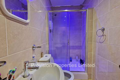 3 bedroom flat to rent, Regent Park Terrace, Hyde Park LS6