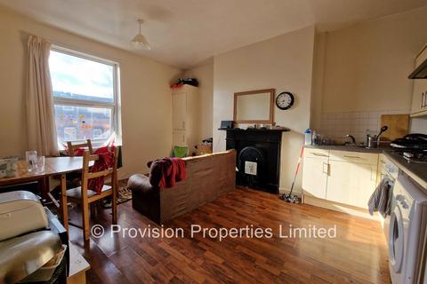 3 bedroom flat to rent, Regent Park Terrace, Hyde Park LS6