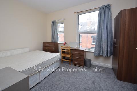 6 bedroom terraced house to rent, Thornville Road, Hyde Park LS6