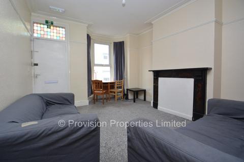 6 bedroom terraced house to rent, Thornville Road, Hyde Park LS6