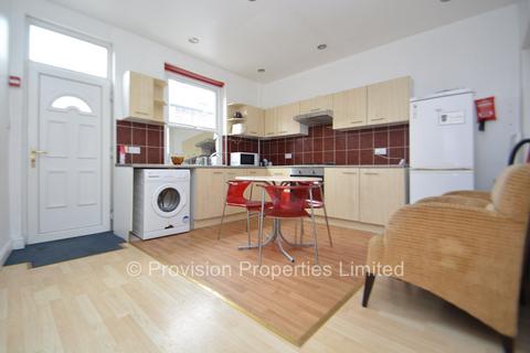 4 bedroom end of terrace house to rent, Harold Grove, Hyde Park LS6
