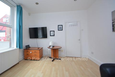 4 bedroom end of terrace house to rent, Harold Grove, Hyde Park LS6