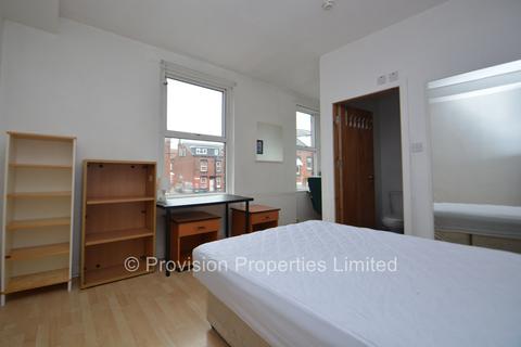 4 bedroom end of terrace house to rent, Harold Grove, Hyde Park LS6