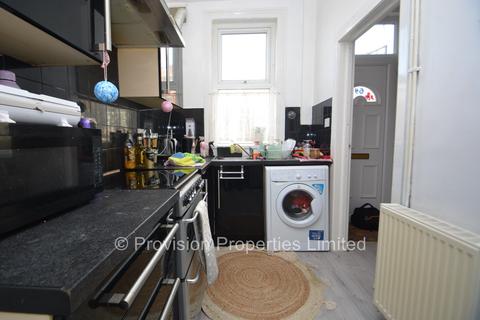 2 bedroom terraced house to rent, Argie Road, Burley LS4