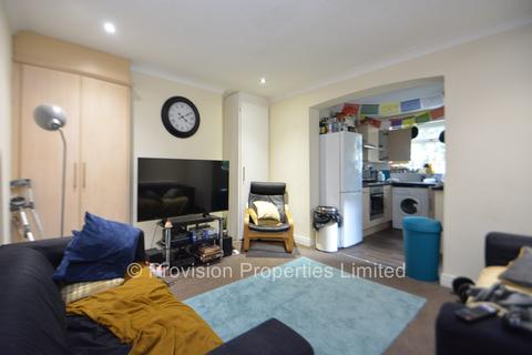 3 bedroom terraced house to rent, St Michaels Lane, Headingley LS6