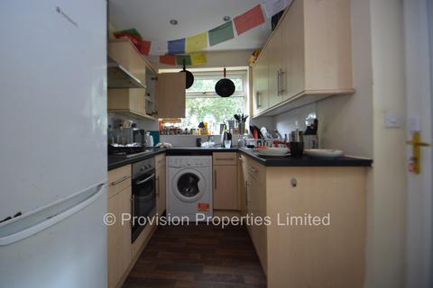 3 bedroom terraced house to rent, St Michaels Lane, Headingley LS6
