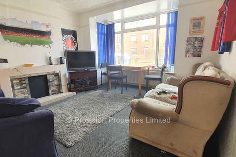 3 bedroom terraced house to rent, Hessle Avenue, Hyde Park LS6