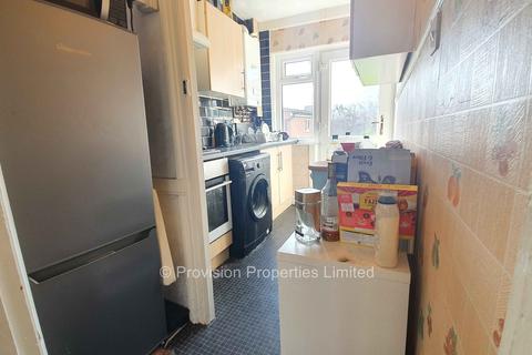 3 bedroom terraced house to rent, Hessle Avenue, Hyde Park LS6