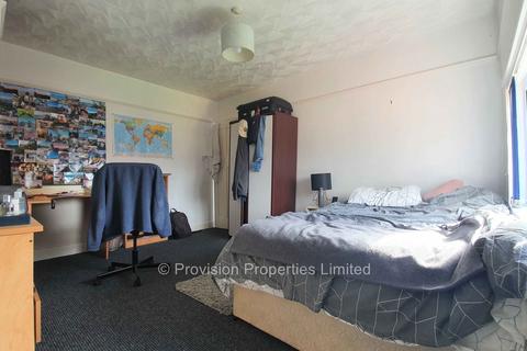 3 bedroom terraced house to rent, Hessle Avenue, Hyde Park LS6