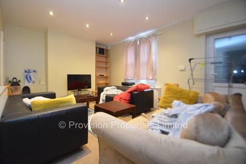 6 bedroom terraced house to rent, Carberry Road, Hyde Park LS6