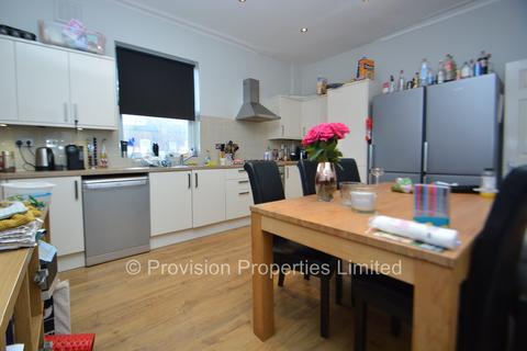 6 bedroom terraced house to rent, Carberry Road, Hyde Park LS6