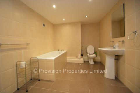 6 bedroom terraced house to rent, Carberry Road, Hyde Park LS6