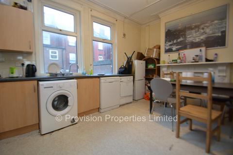 5 bedroom terraced house to rent, Queens Road, Hyde Park LS6