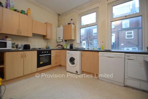 5 bedroom terraced house to rent, Queens Road, Hyde Park LS6