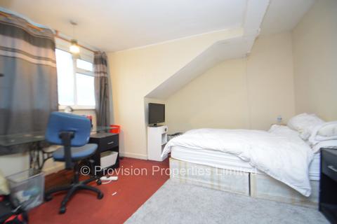 5 bedroom terraced house to rent, Queens Road, Hyde Park LS6