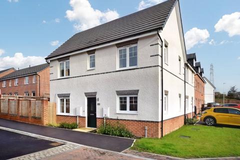 3 bedroom semi-detached house for sale, Little Wood Crescent, Wakefield, West Yorkshire