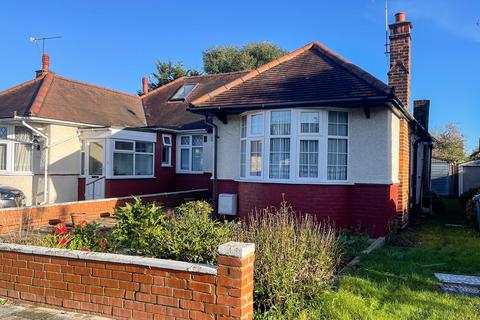 2 bedroom bungalow for sale - Ferring Close, Harrow, HA2