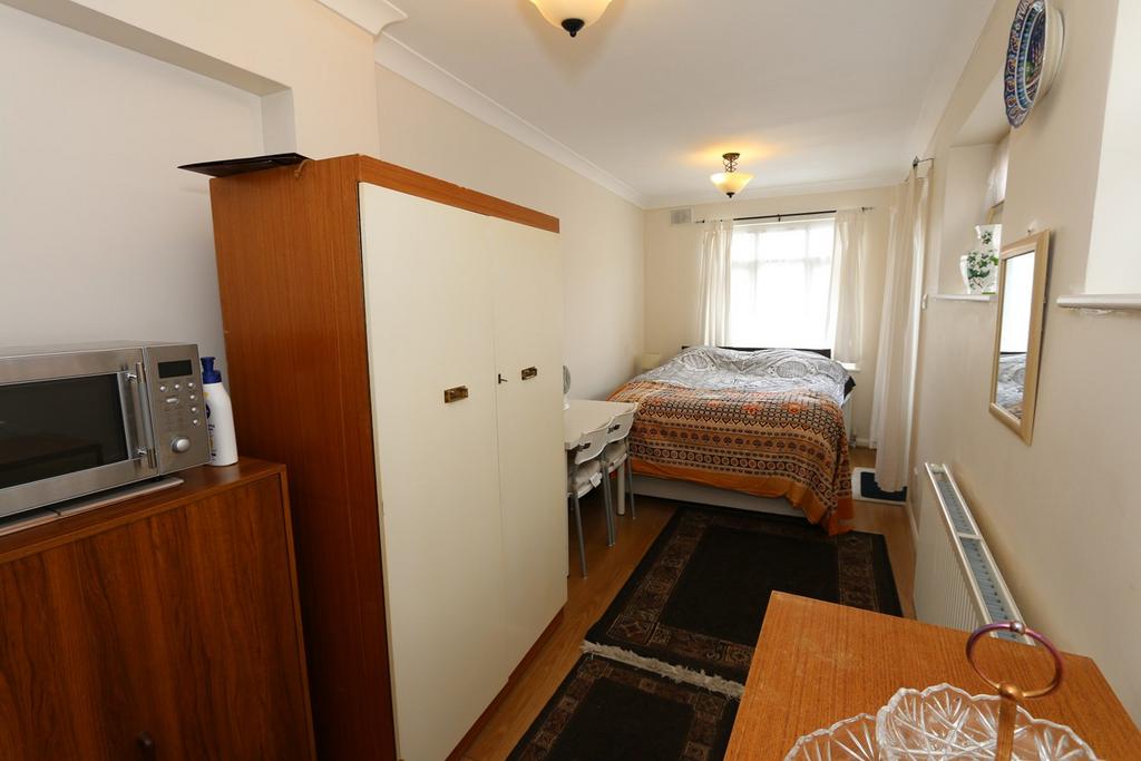 Uxendon Hill, Preston Road, Wembley, HA9 Apartment to rent £850 pcm