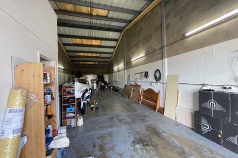 Industrial unit to rent - Bolney Avenue, Peacehaven BN10