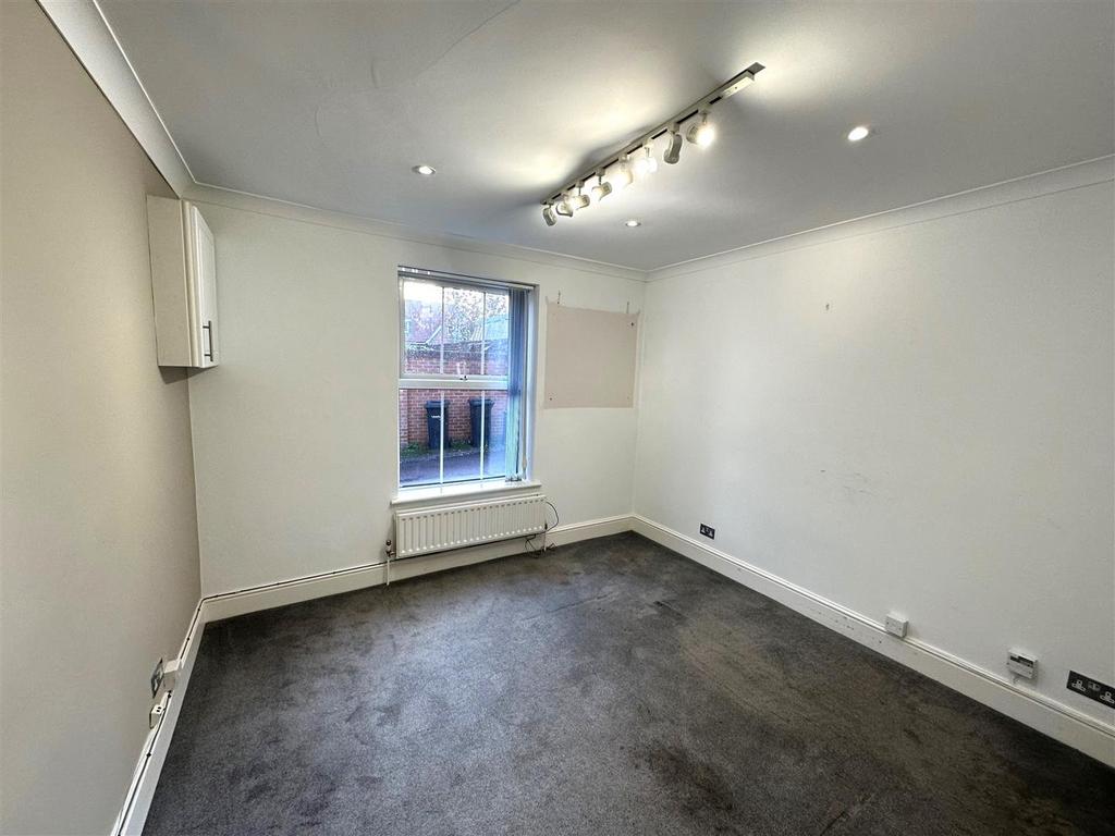 Long Garden Walk, Farnham 2 bed property for sale £250,000