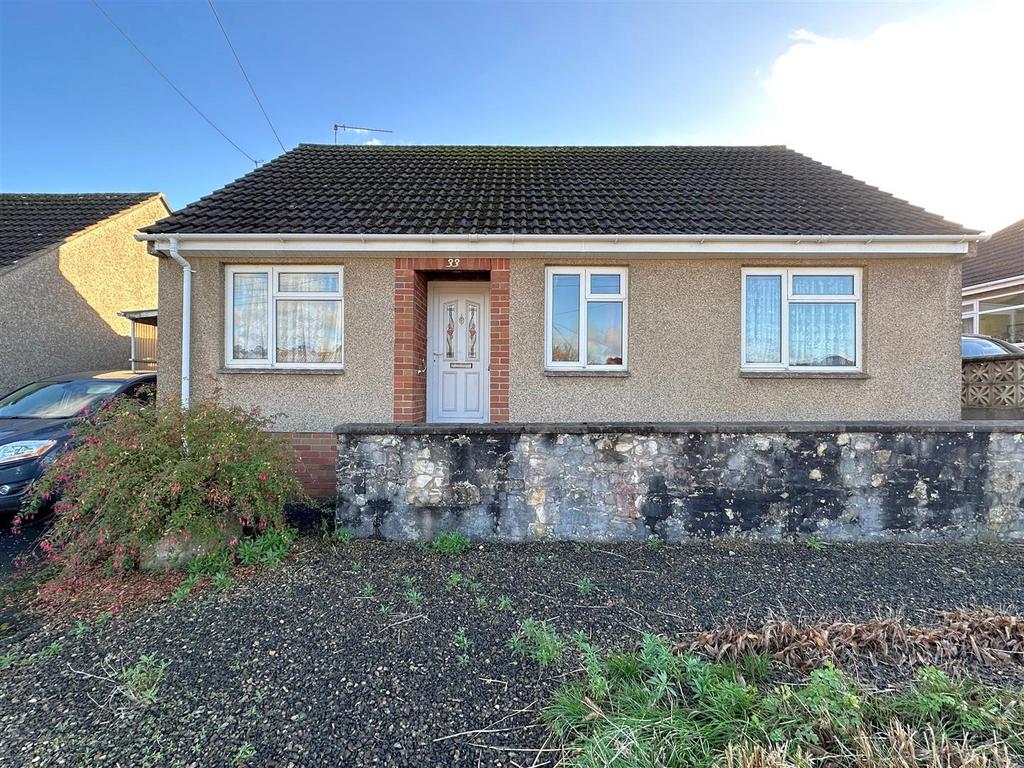 Vivien Avenue, Midsomer Norton, Radstock 3 bed detached bungalow for