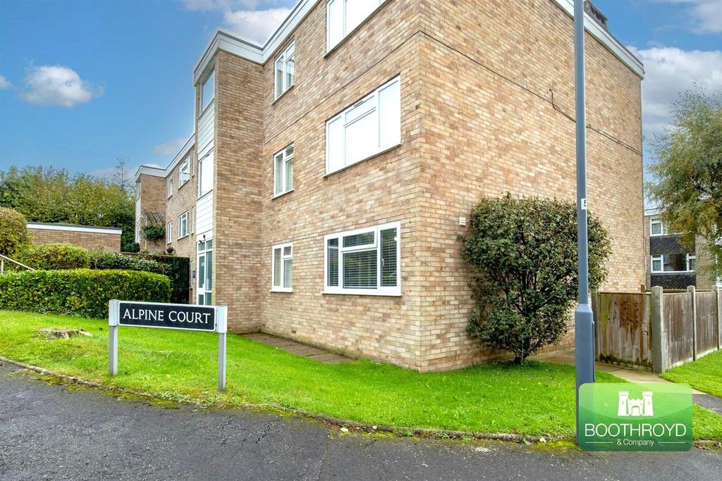 Alpine Court, Kenilworth 2 bed apartment for sale £188,500